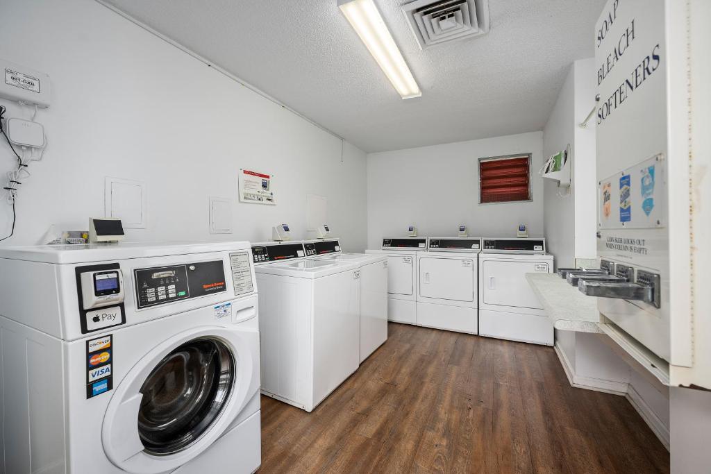 Küche&#47;Küchenzeile in der Unterkunft Affordable Suites Myrtle Beach