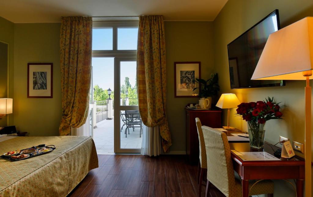 Savoia Hotel Regency - Deluxe Çift Kişilik/İki Yataklı Oda - Balkonlu