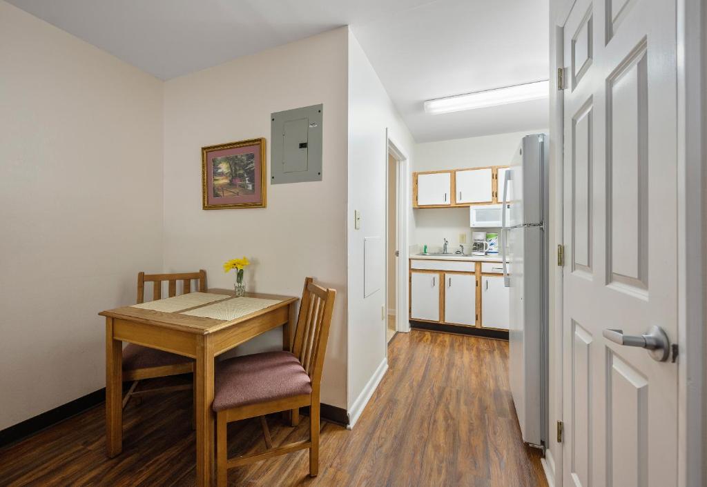 Küche&#47;Küchenzeile in der Unterkunft Affordable Suites Myrtle Beach