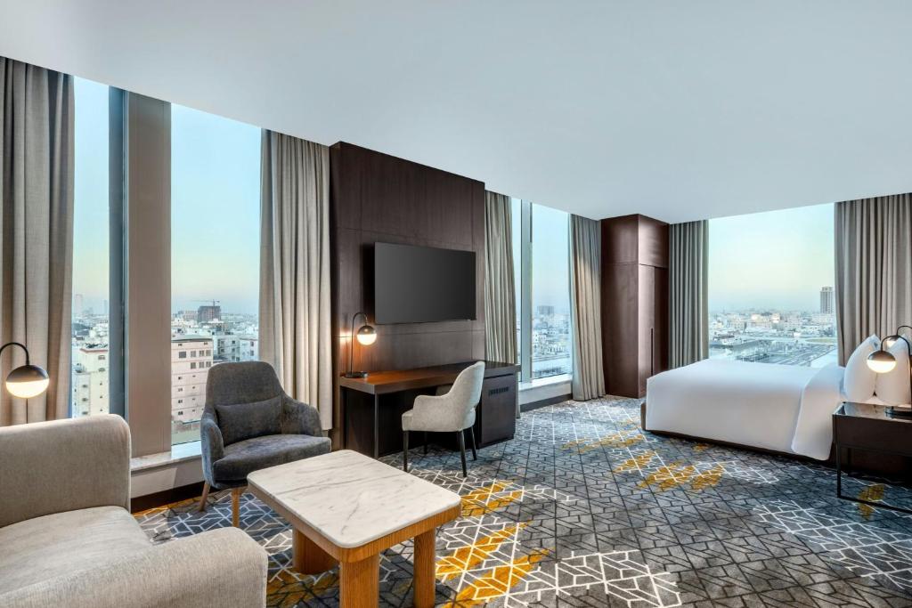 Postel nebo postele na pokoji v ubytování Four Points by Sheraton Jeddah King Fahd Road