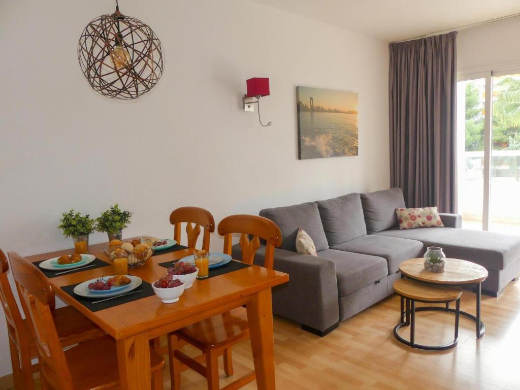 A seating area at Gemelos 22 - Siroco