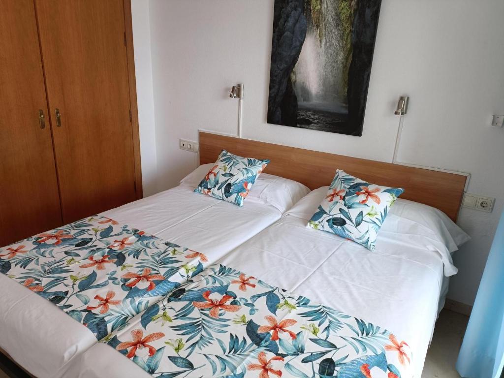 A bed or beds in a room at Gemelos 22 - Siroco