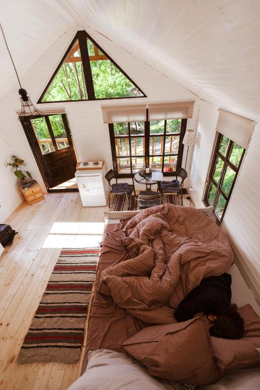 Posezení v ubytování Loft Treehouse