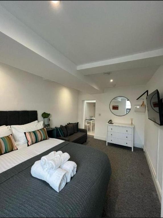 Postel nebo postele na pokoji v ubytování Flat 4 - Eign St Hereford