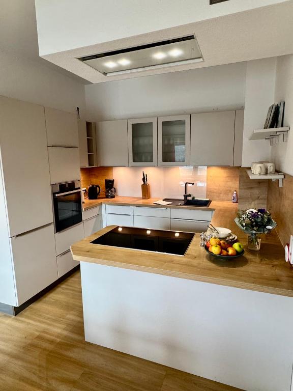 Kuchyň nebo kuchyňský kout v ubytování K4 Wohnung mit Gartenblick