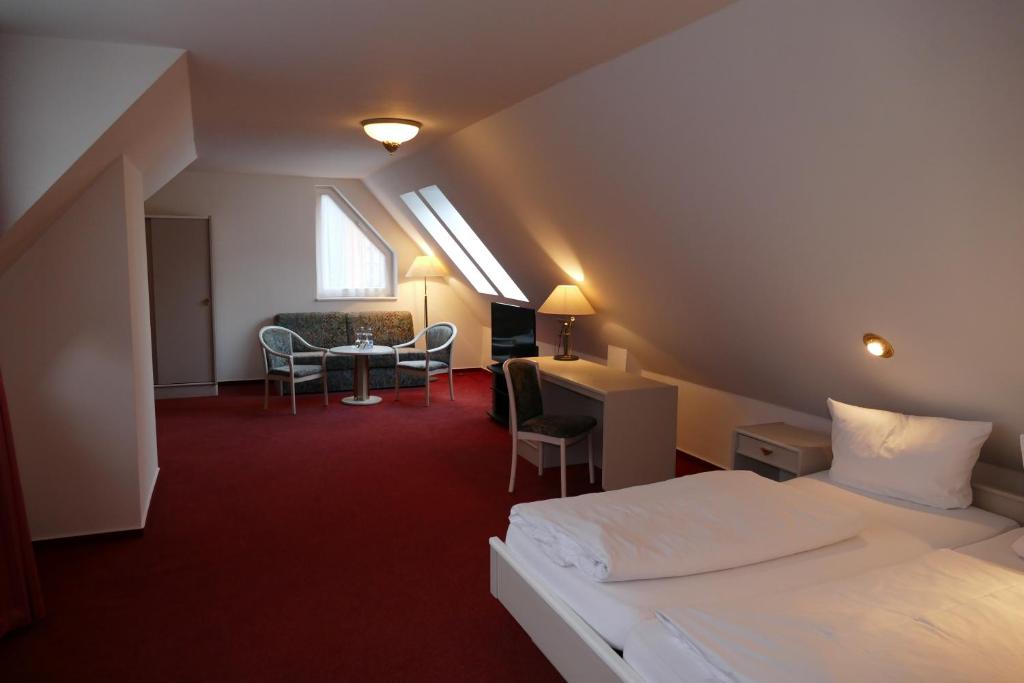 Postel nebo postele na pokoji v ubytování Hotel Am Dom