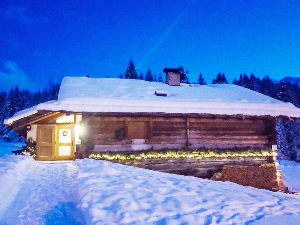 Apartment Chalet Baita Tabià Dolomites by Interhome v zime