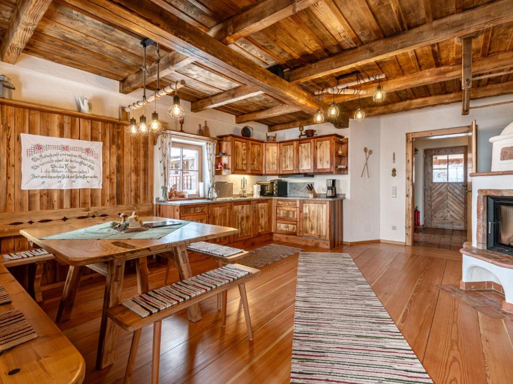 Kuchyň nebo kuchyňský kout v ubytování Chalet Heregger Hütte by Interhome