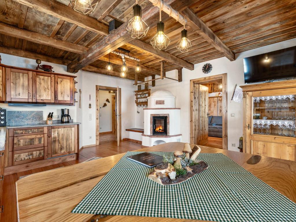 Kuchyň nebo kuchyňský kout v ubytování Chalet Heregger Hütte by Interhome