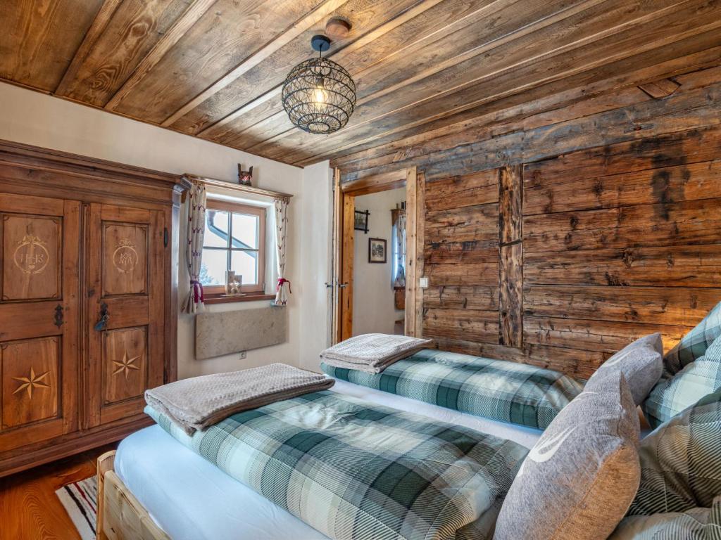 Postel nebo postele na pokoji v ubytování Chalet Heregger Hütte by Interhome