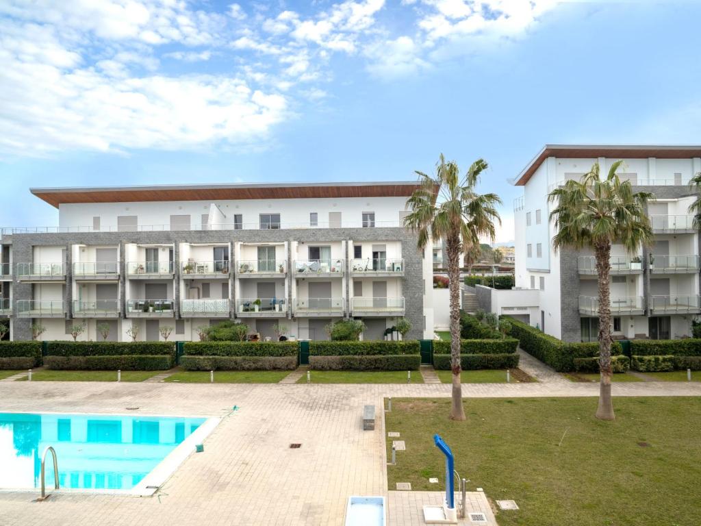 Bazén v ubytování Apartment Le Dune by Interhome nebo v jeho okolí