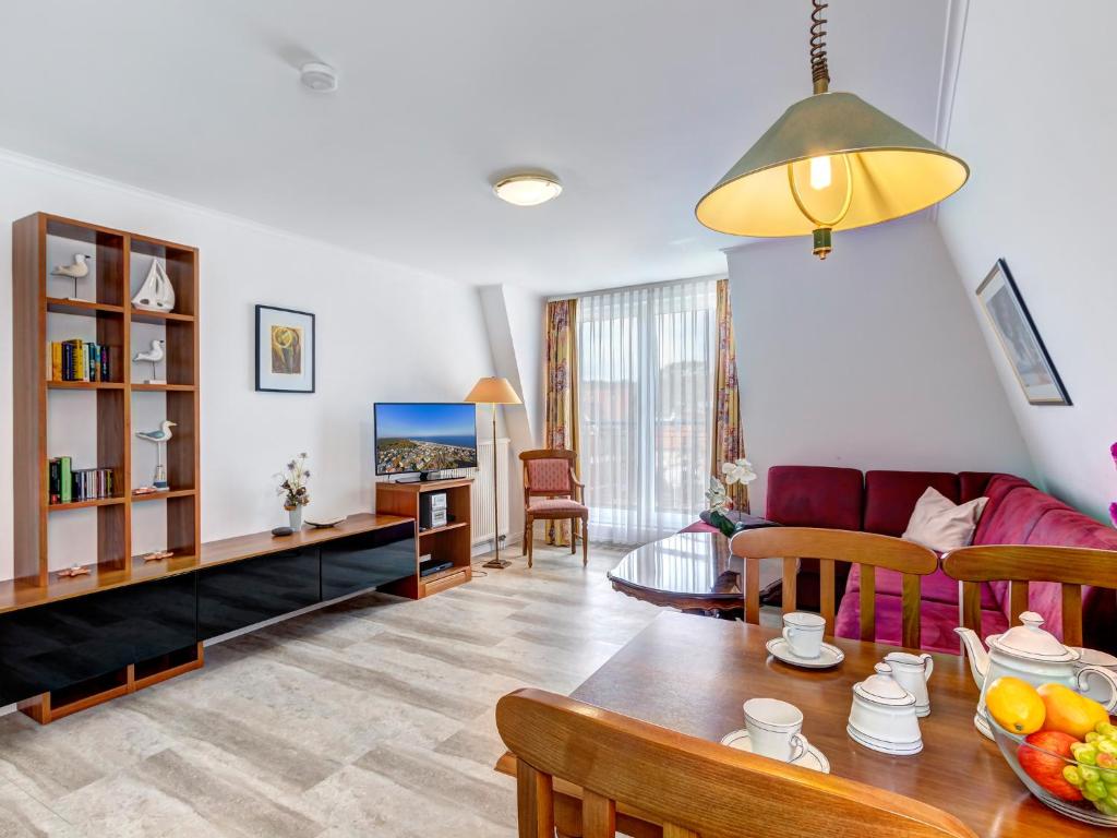 a living room with a couch and a table at Seehof Wohnung 1.33 in Bansin