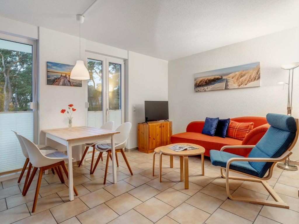 a living room with a couch and a table at Ferienwohnung Eichhorst in Trassenheide