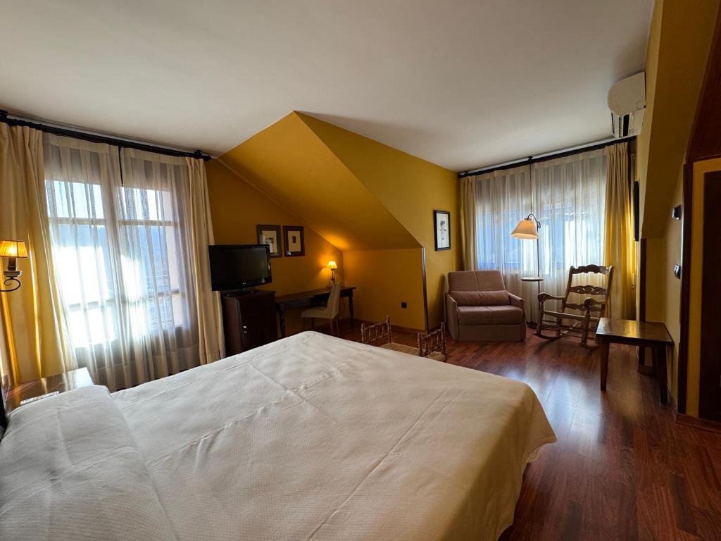 Postel nebo postele na pokoji v ubytování Hotel Cotiella