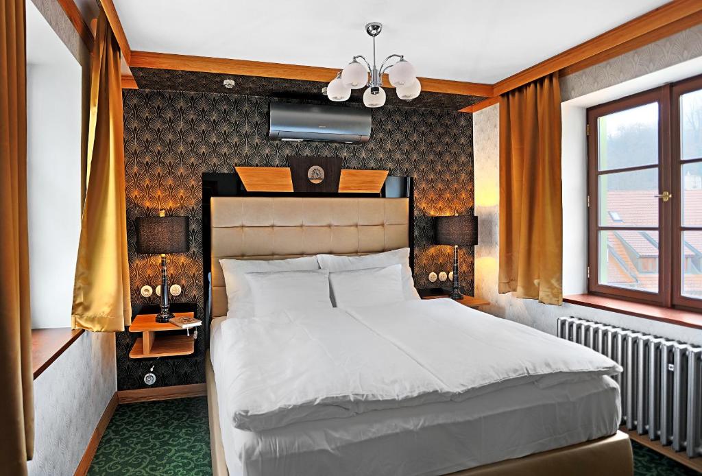 
Deluxe One-Bedroom Apartment with City View
