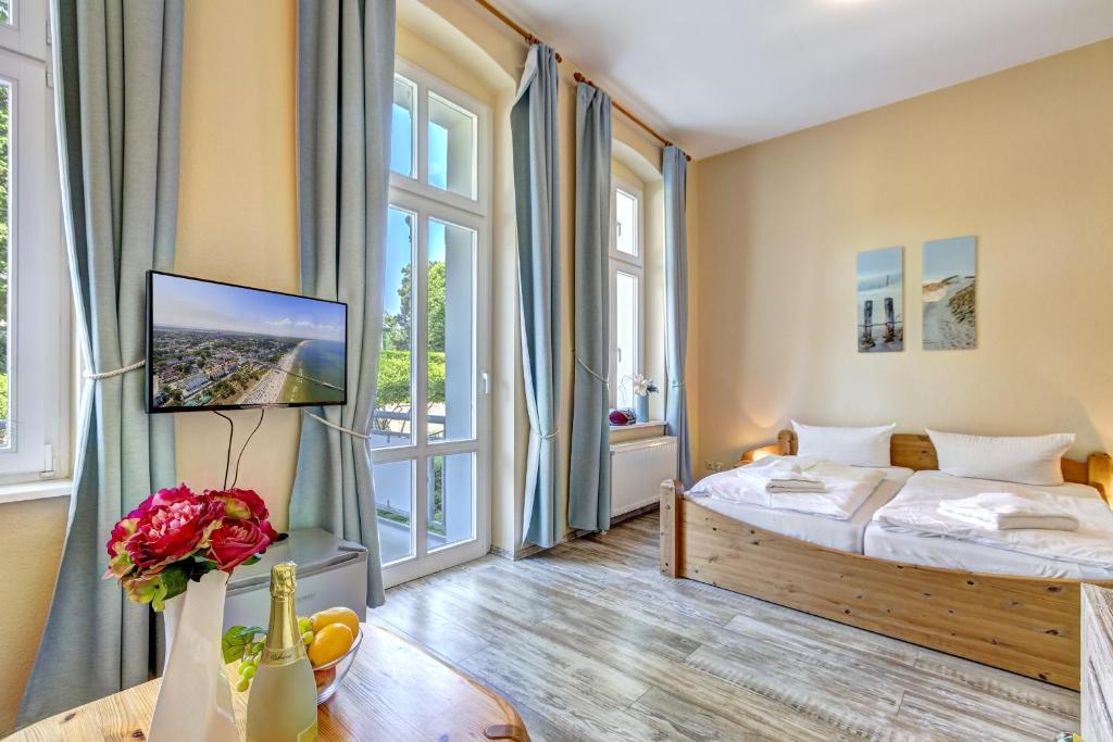 a bedroom with a bed and a large window at Ferienzimmer Küstensonne in Zinnowitz