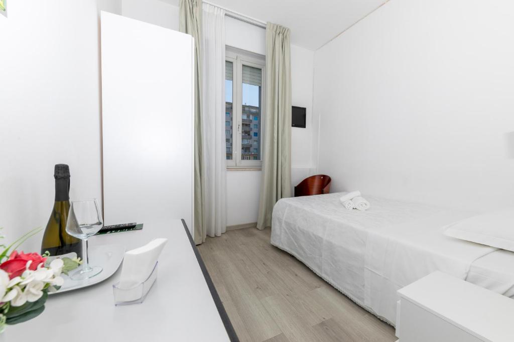 Postel nebo postele na pokoji v ubytování Hotel La Perla Rimini