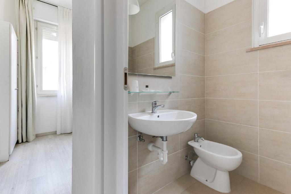 Hotel La Perla Rimini - Resim 35