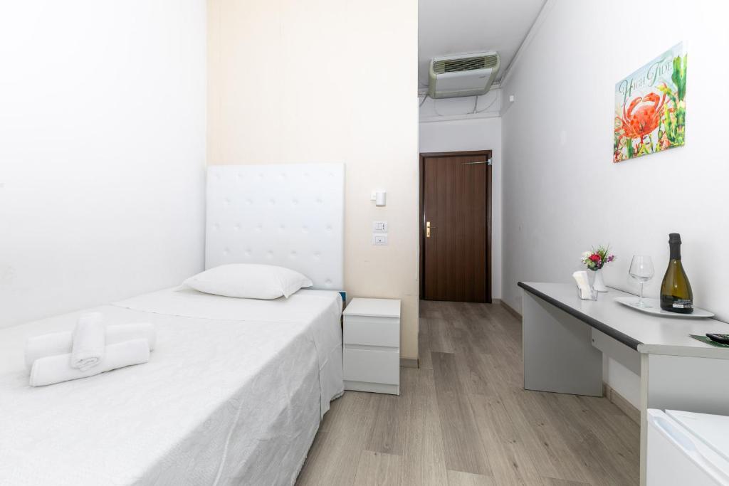 Postel nebo postele na pokoji v ubytování Hotel La Perla Rimini