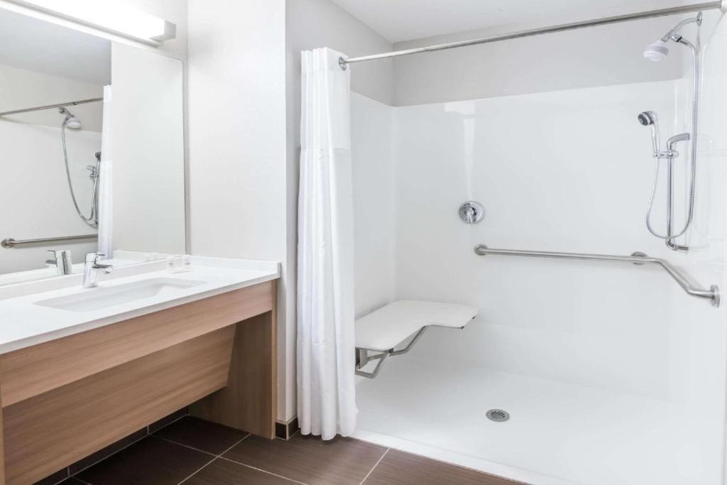 Microtel Inn & Suites by Wyndham Gambrills photo