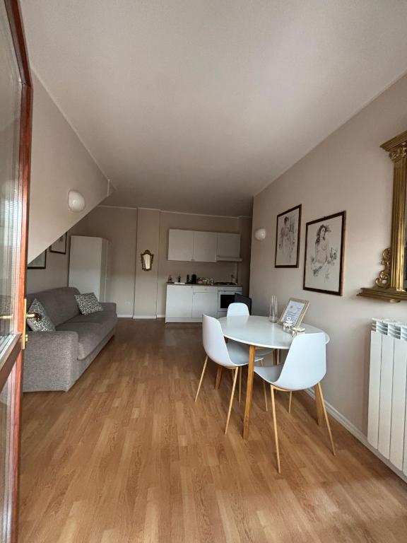 Kuchyň nebo kuchyňský kout v ubytování as maison