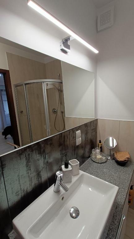 Kúpeľňa v ubytovaní 120 w 5 gwiazdowym ROYAL TULIP SAND 200 m od plaży DOBRUK APARTAMENTY