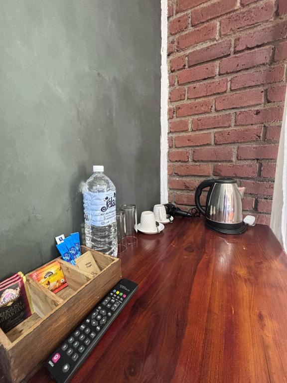 Příslušenství pro přípravu čaje a kávy v ubytování Brisk Ella Retreat
