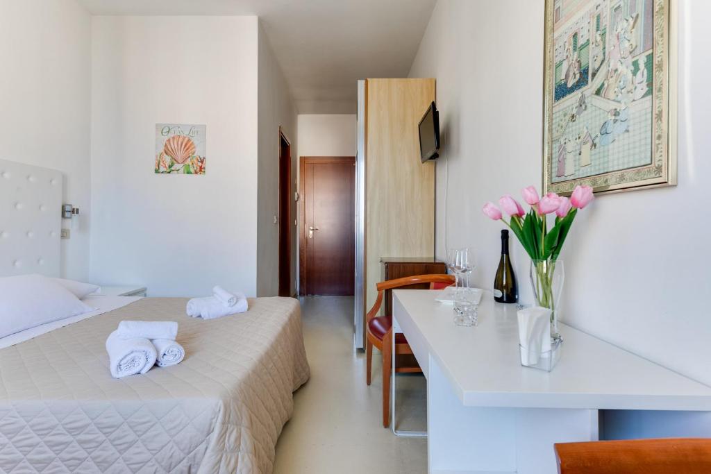 
Double or Twin Room with Sea View
