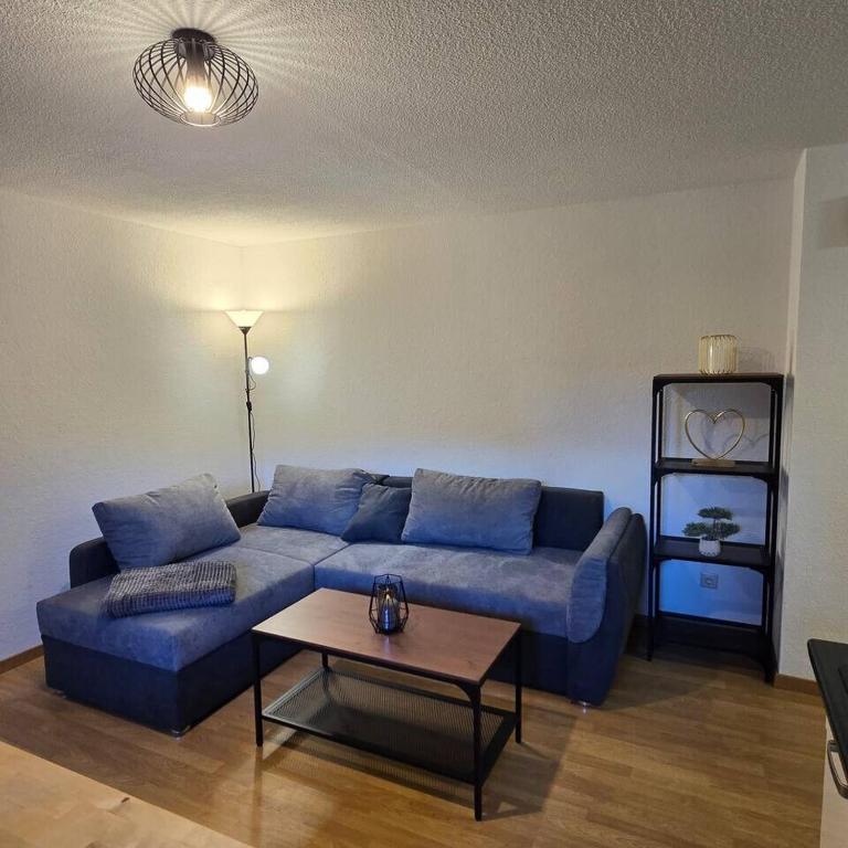 Posezení v ubytování Kleine Souterrainwohnung in Löhne-Bad Oeynhausen