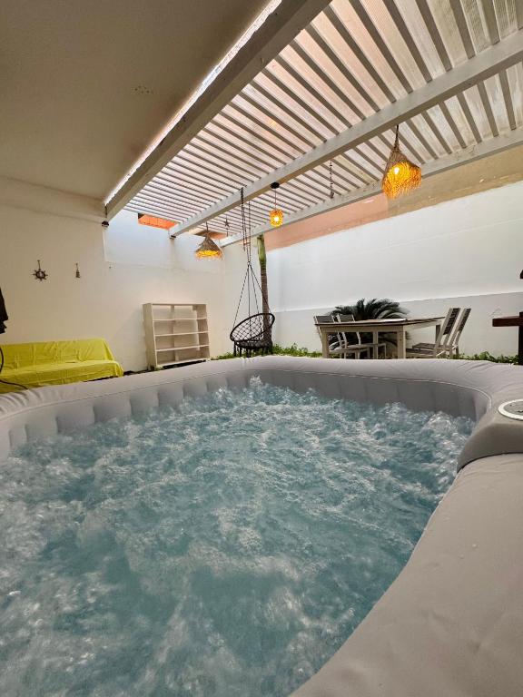 Bazén v ubytování La casa azul - Jacuzzi clima netflix - nebo v jeho okolí