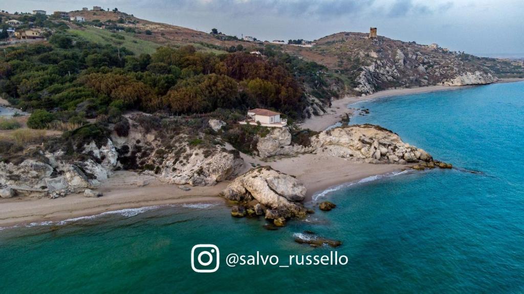 an aerial view of a beach with rocks in the water at Villetta sullo Scoglio in Gela