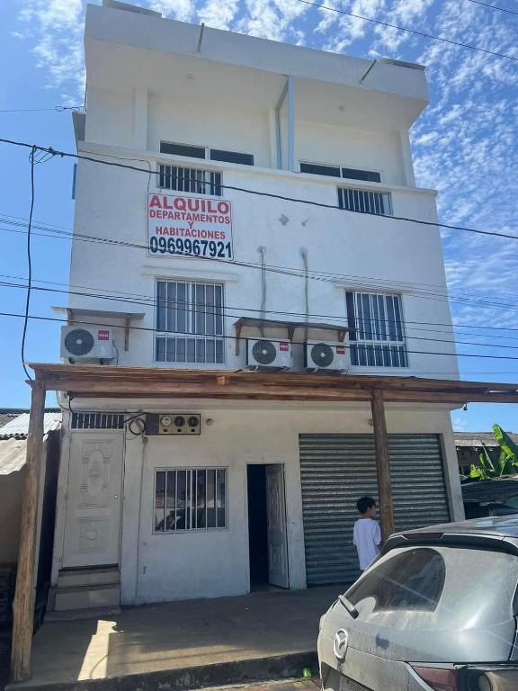 Το κτήριο όπου στεγάζεται  το ξενοδοχείο