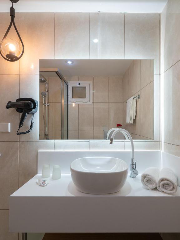 Koupelna v ubytování Calypso Hotel