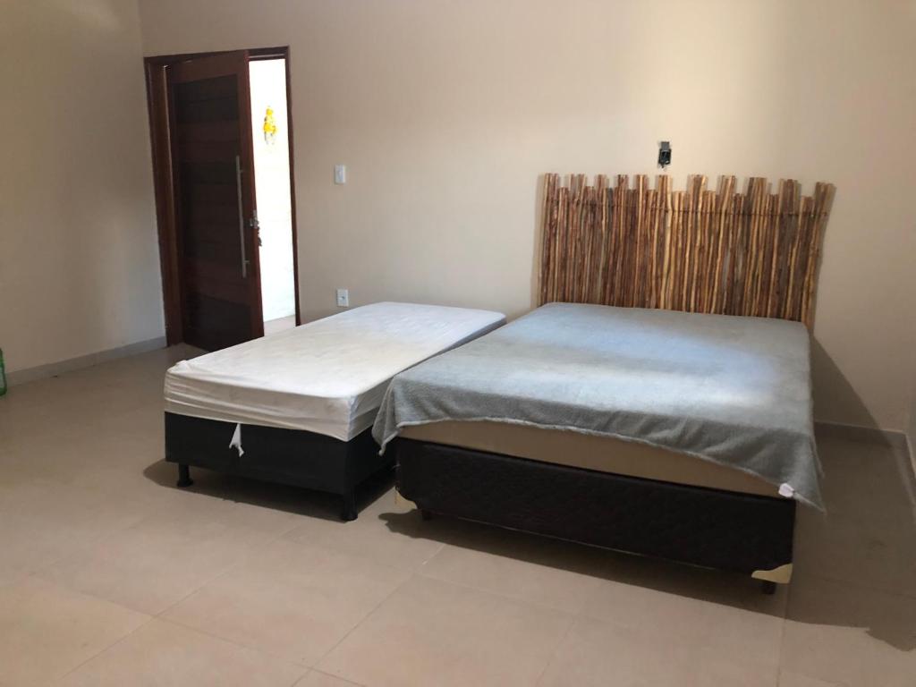 科鲁里皮Miai Casa de campo的房间里有两张并排的床