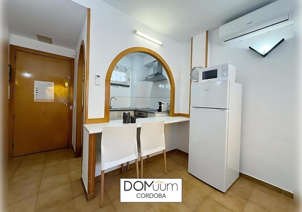Kuchyňa alebo kuchynka v ubytovaní DOMuum Holidays - CORDOBA Apartments