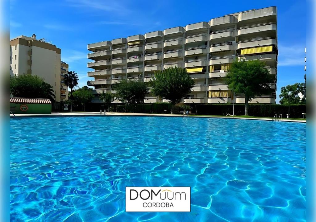 Bazén v ubytovaní DOMuum Holidays - CORDOBA Apartments alebo v jeho blízkosti