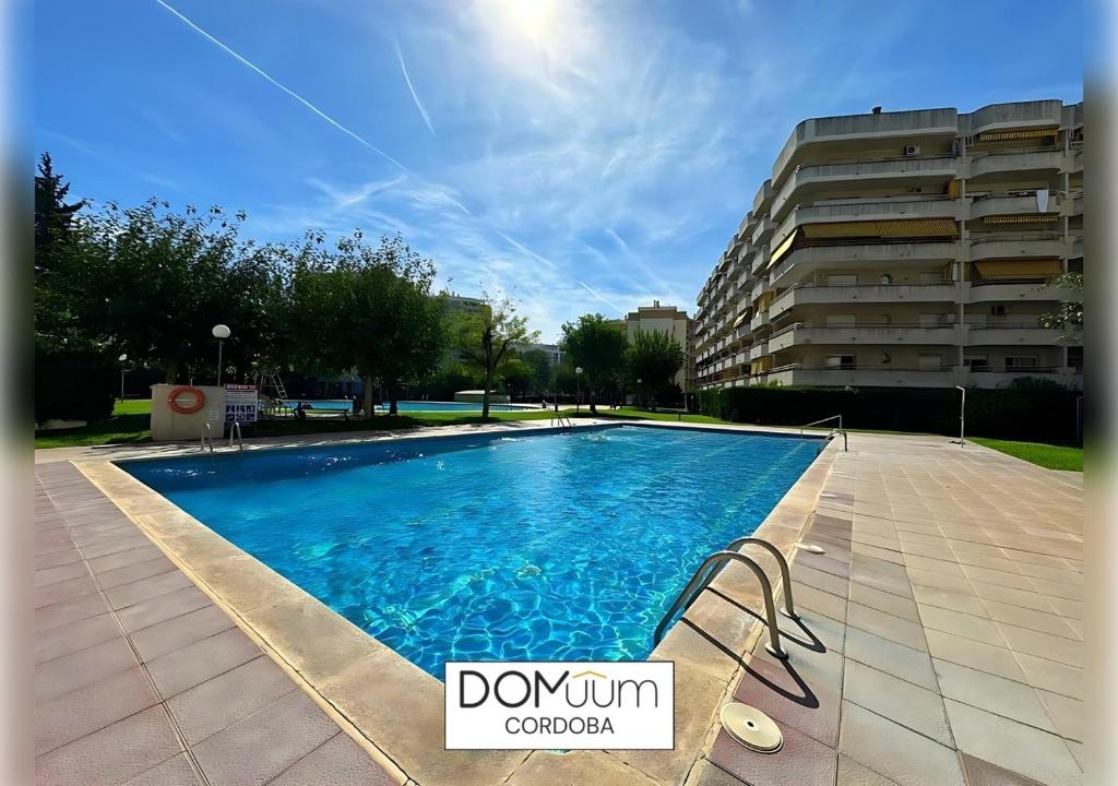 Bazén v ubytovaní DOMuum Holidays - CORDOBA Apartments alebo v jeho blízkosti