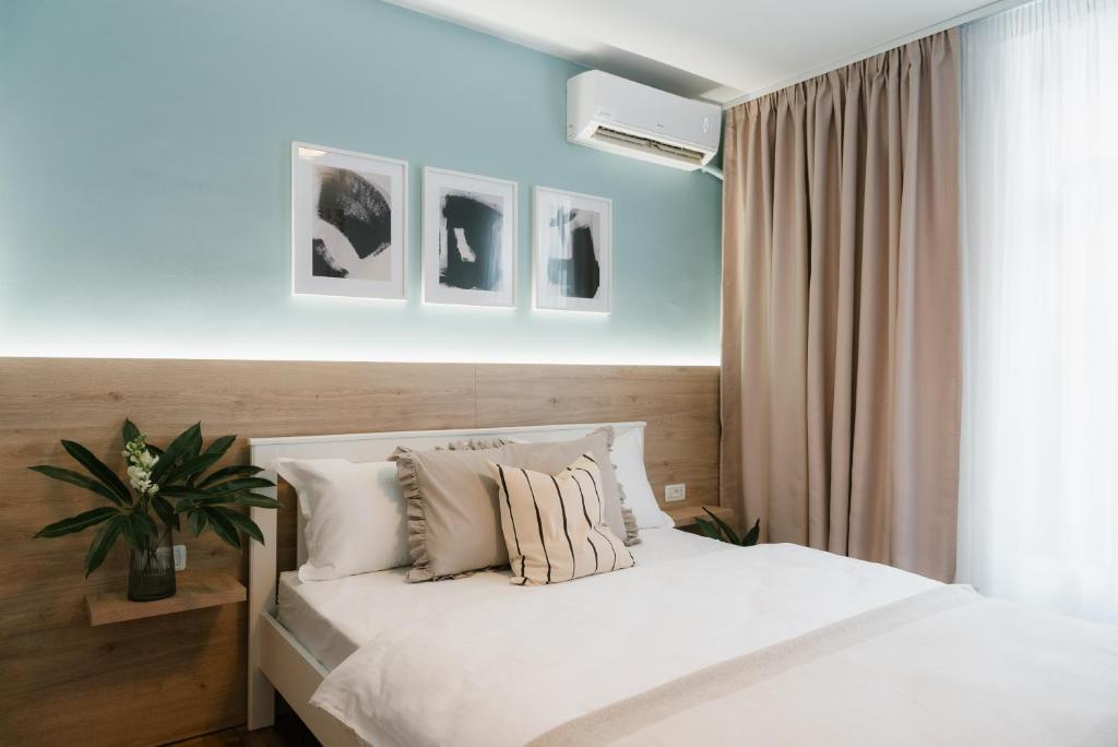 Postel nebo postele na pokoji v ubytování Black Habit Accomodation