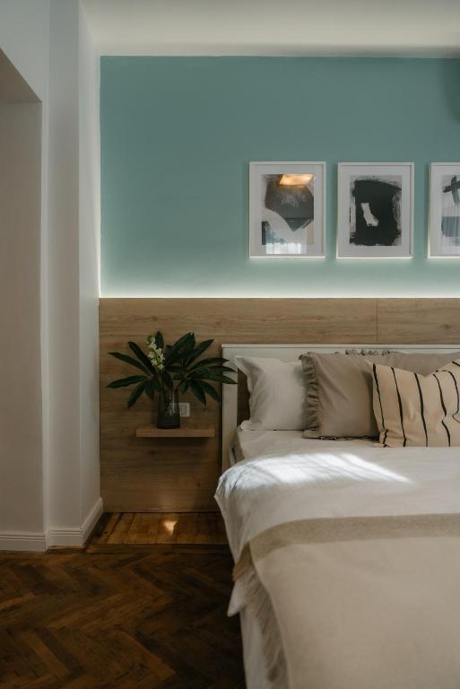 Postel nebo postele na pokoji v ubytování Black Habit Accomodation