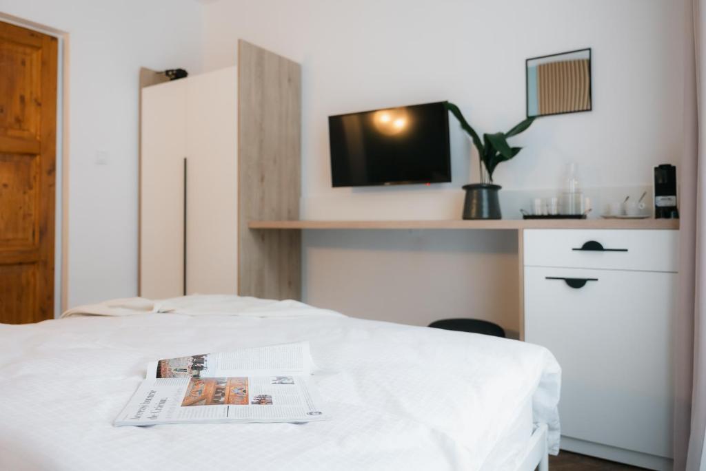 Postel nebo postele na pokoji v ubytování Black Habit Accomodation