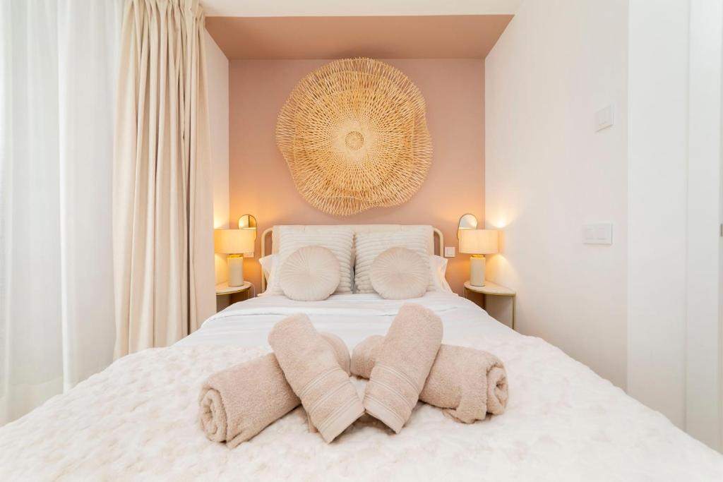 Aurora Stays by Charming - Parking gratis - Resim 19