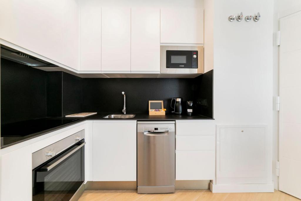 Aurora Stays by Charming - Parking gratis - Resim 17