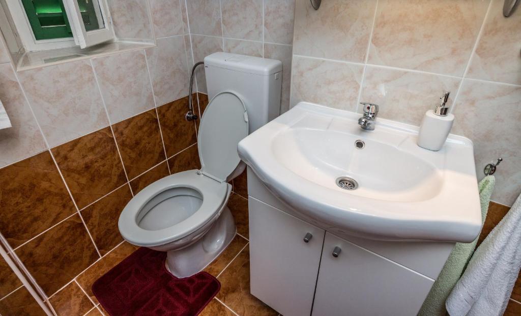 Łazienka w obiekcie Apartman Đurđica