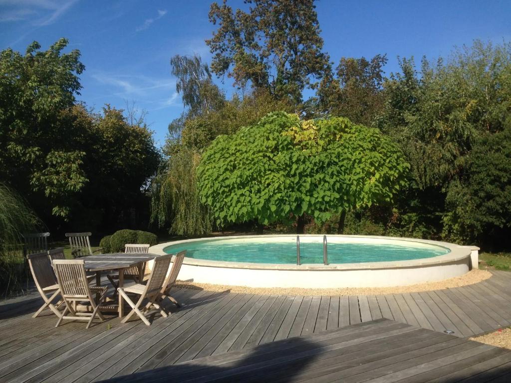 Bazén v ubytování Ideal Villa in Burdinne with private pool nebo v jeho okolí