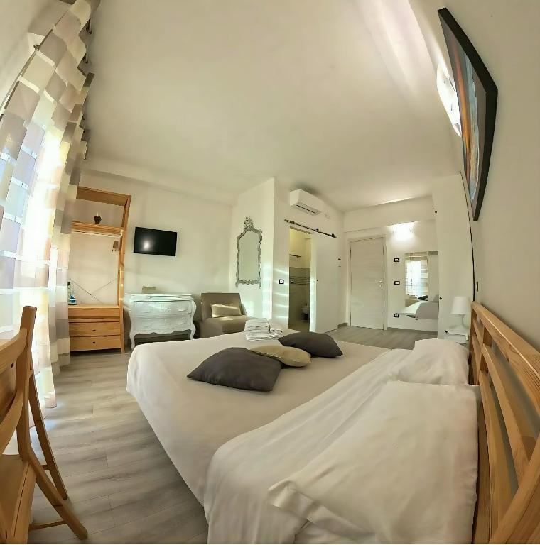 Posteľ alebo postele v izbe v ubytovaní ATTICO LIVORNO Bed & Relax