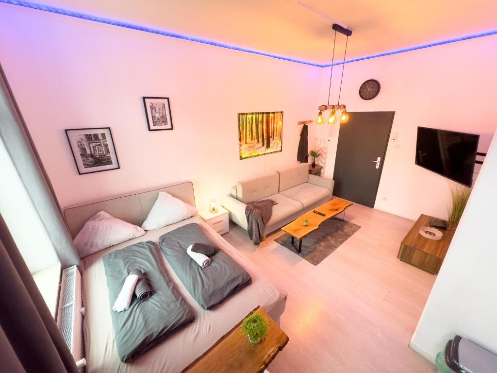 an overhead view of a living room with a couch at #222 Modernes City Apartment im Herzen von Neuss in Neuss