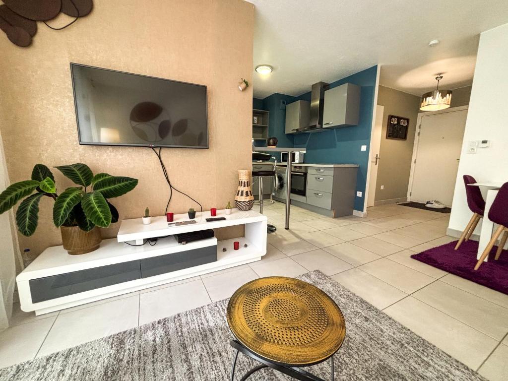 Photo de la galerie de l'établissement Le Golden - Terrasse & Moderne - Proche Strasbourg - Commerces à Proximité, à Schiltigheim