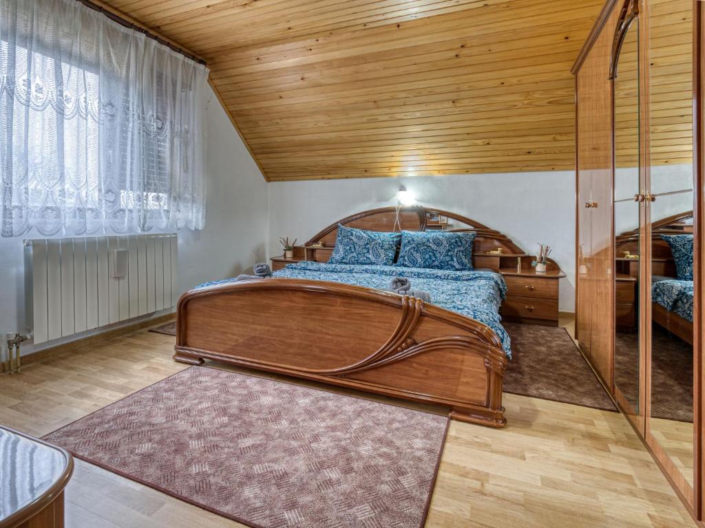 Postel nebo postele na pokoji v ubytování Apartment Maklen-1 by Interhome