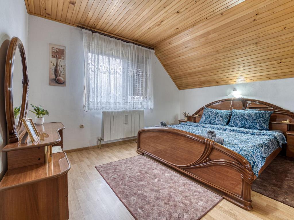 Postel nebo postele na pokoji v ubytování Apartment Maklen-1 by Interhome