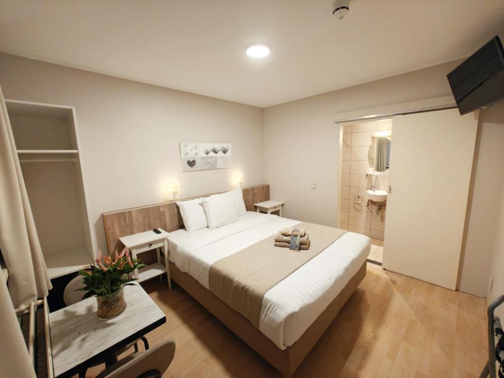 Postel nebo postele na pokoji v ubytování Hotel Tropicana
